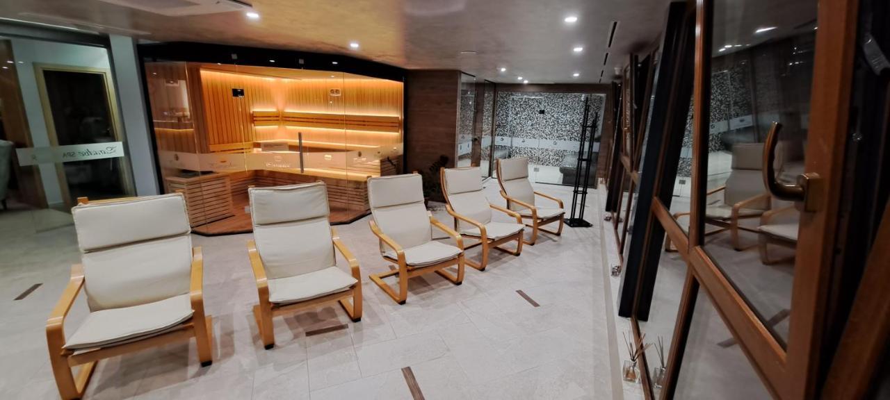 פומורי Paradise Hotel & Relax Center מראה חיצוני תמונה