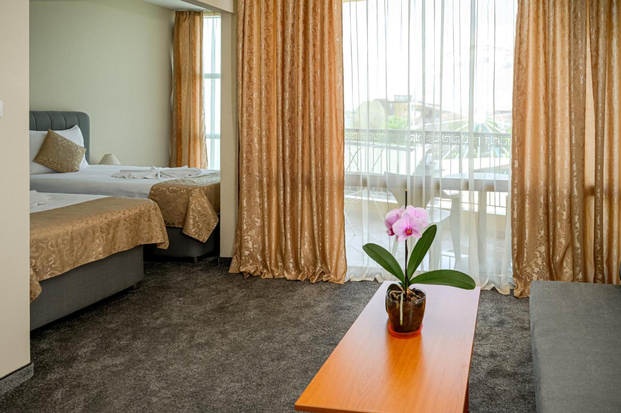 פומורי Paradise Hotel & Relax Center מראה חיצוני תמונה