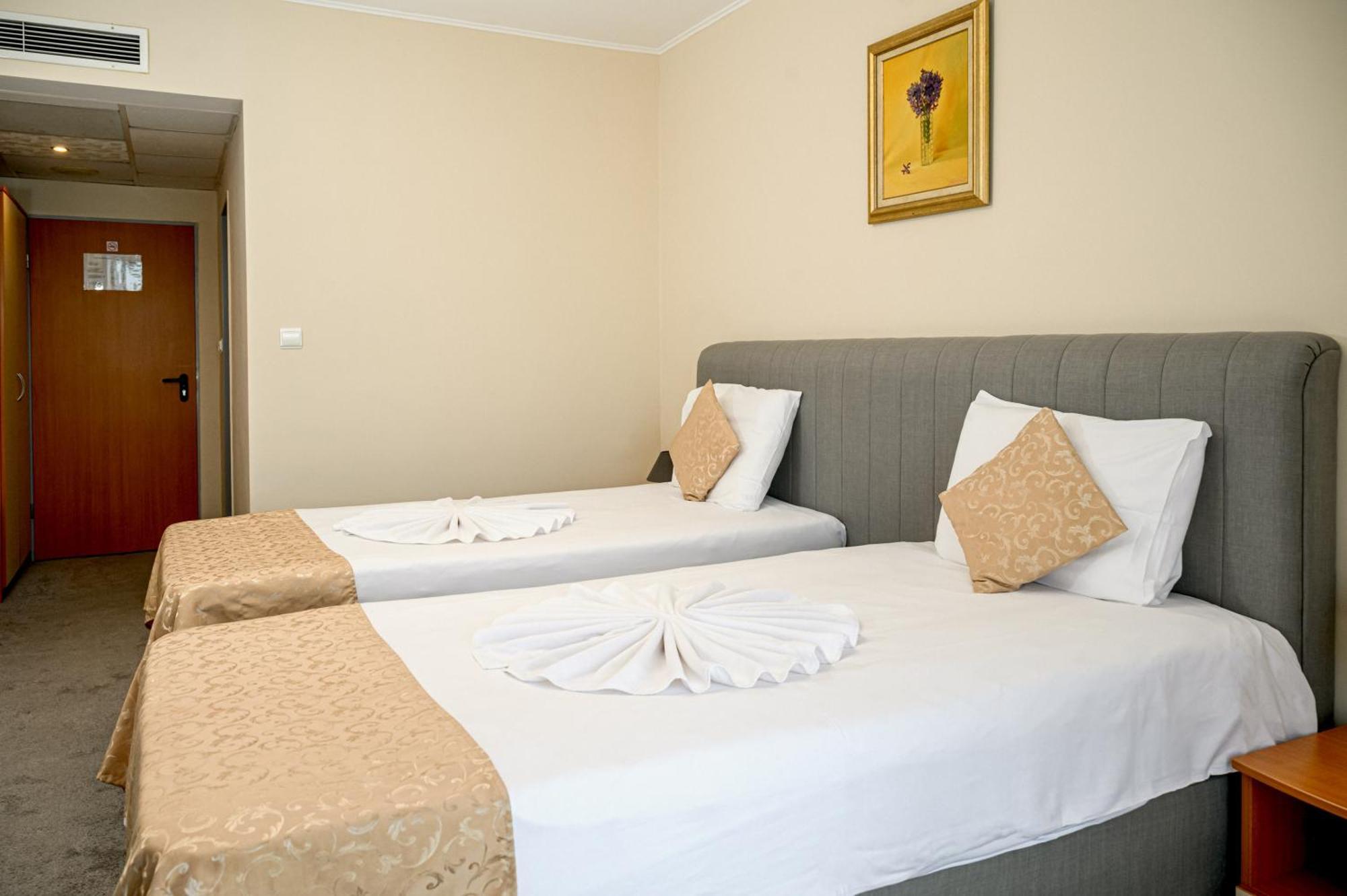 פומורי Paradise Hotel & Relax Center מראה חיצוני תמונה